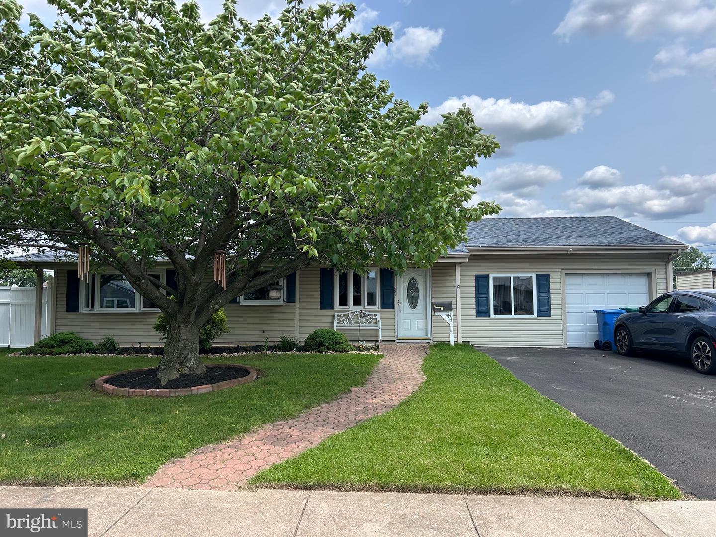 44 Sugarmaple Lane, Levittown
