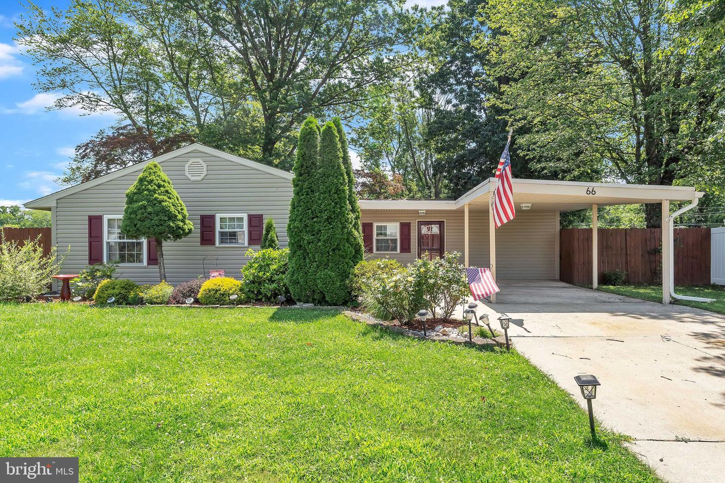 66 Yellowood Drive, Levittown