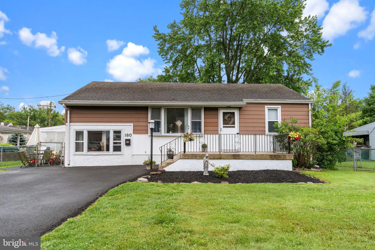 180 Lynch Drive, Southampton