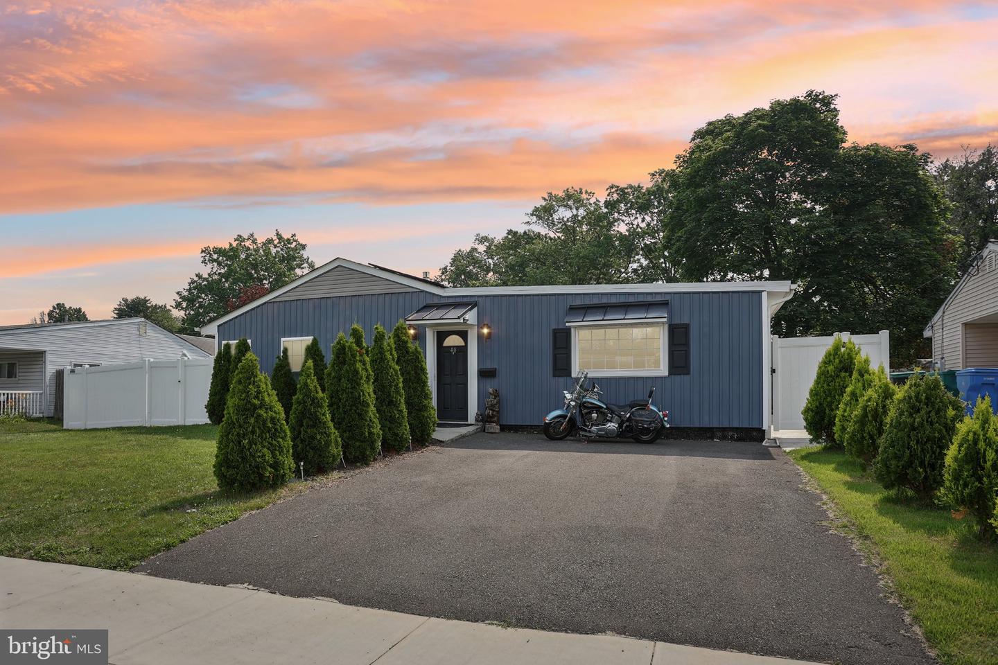 40 Openwood Lane, Levittown