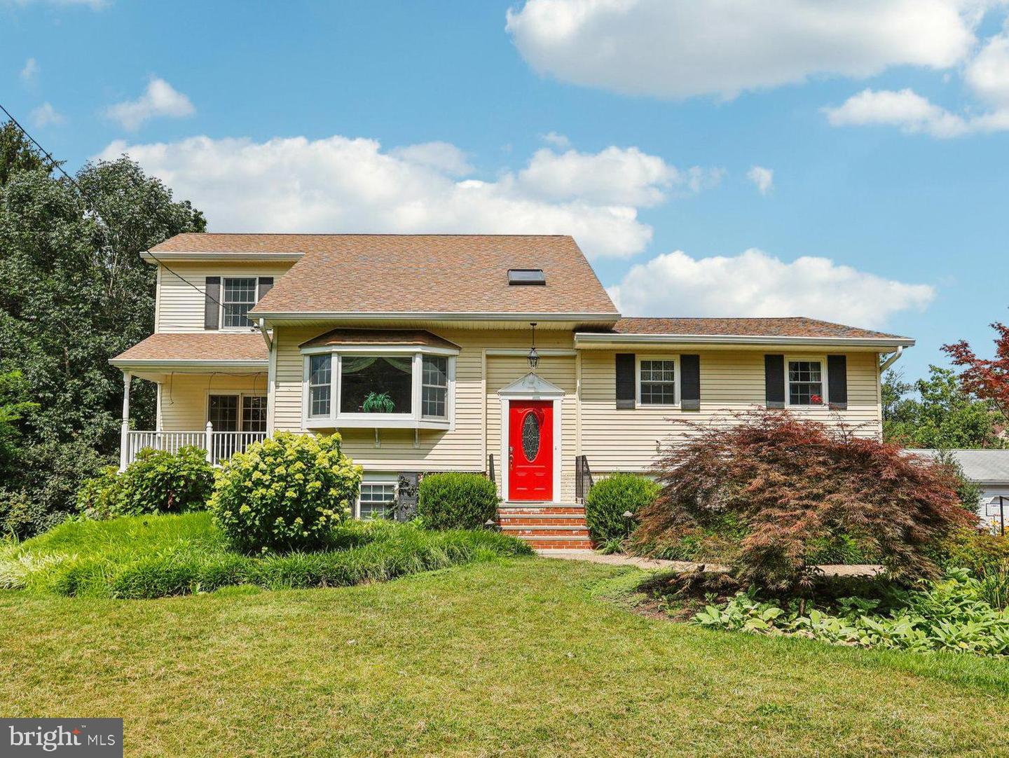32 N Edgewater Avenue, Yardley