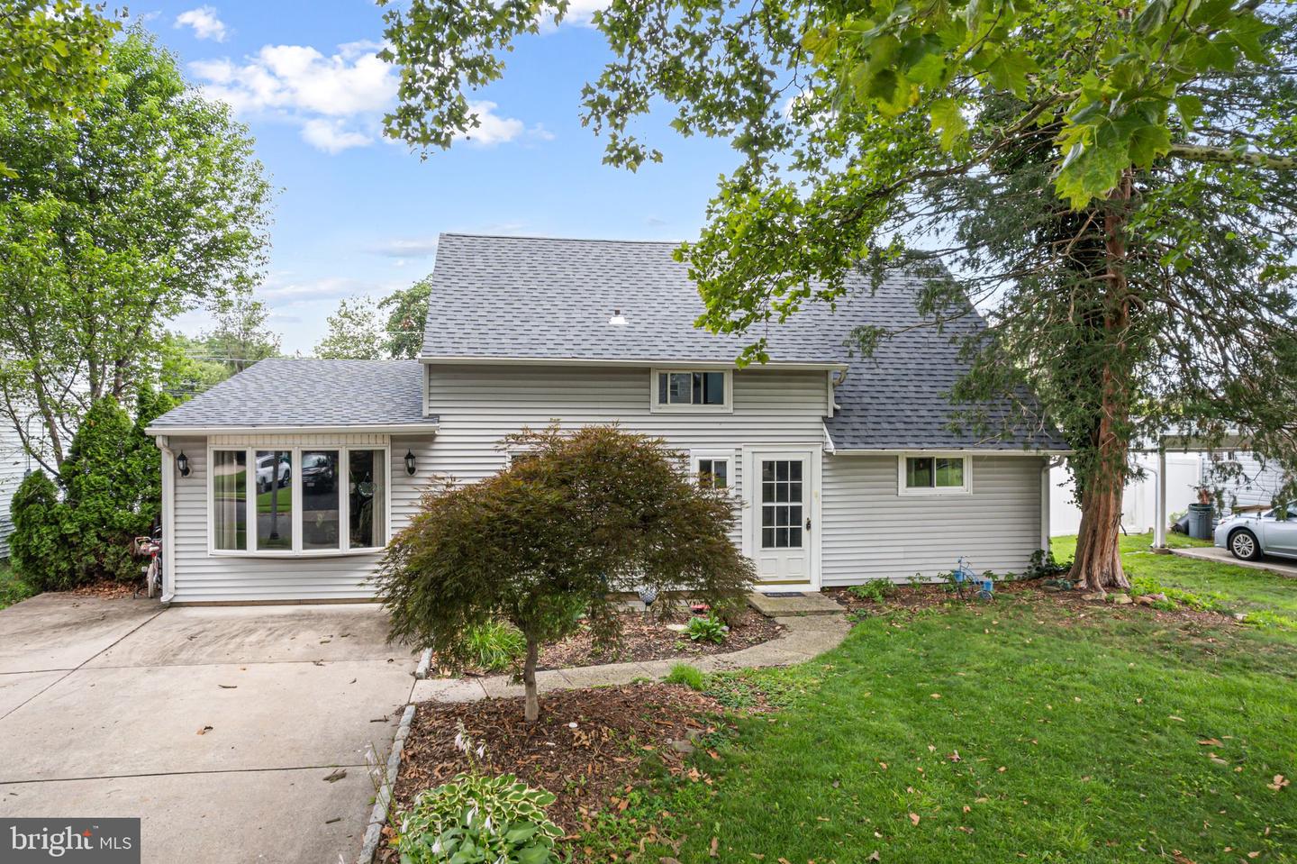 29 Crabtree Drive, Levittown