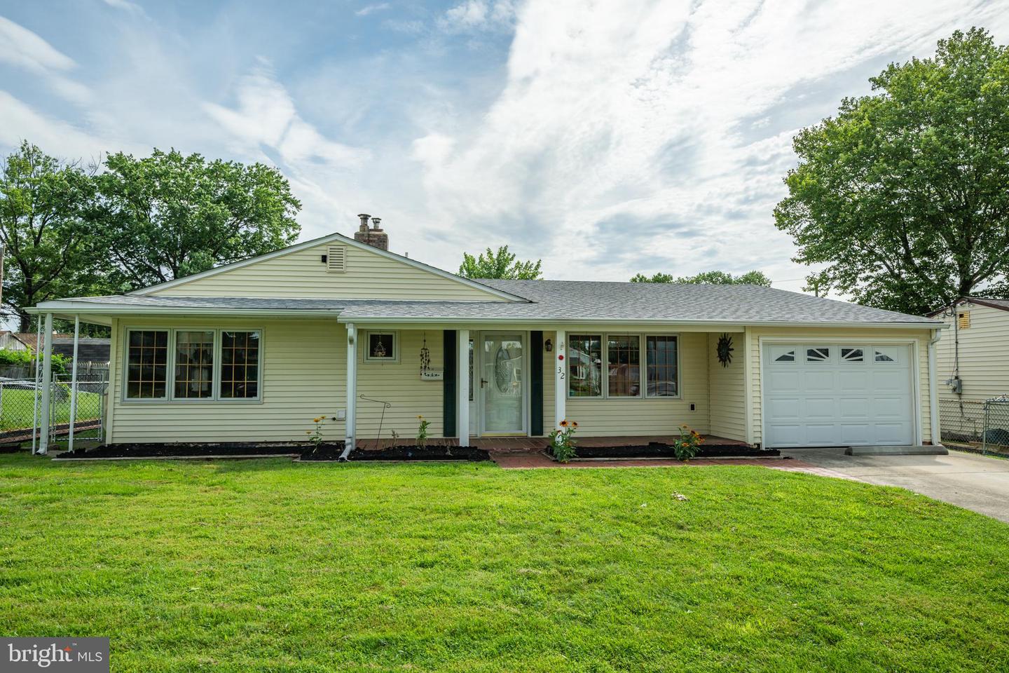 32 Gaping Rock Road, Levittown