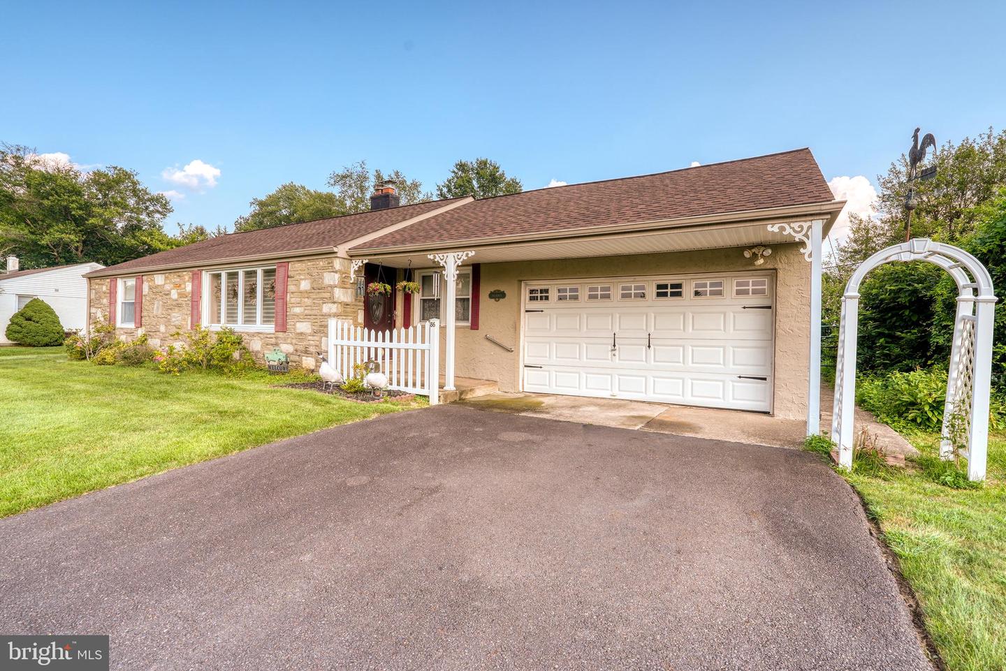 86 Valley Drive, Southampton