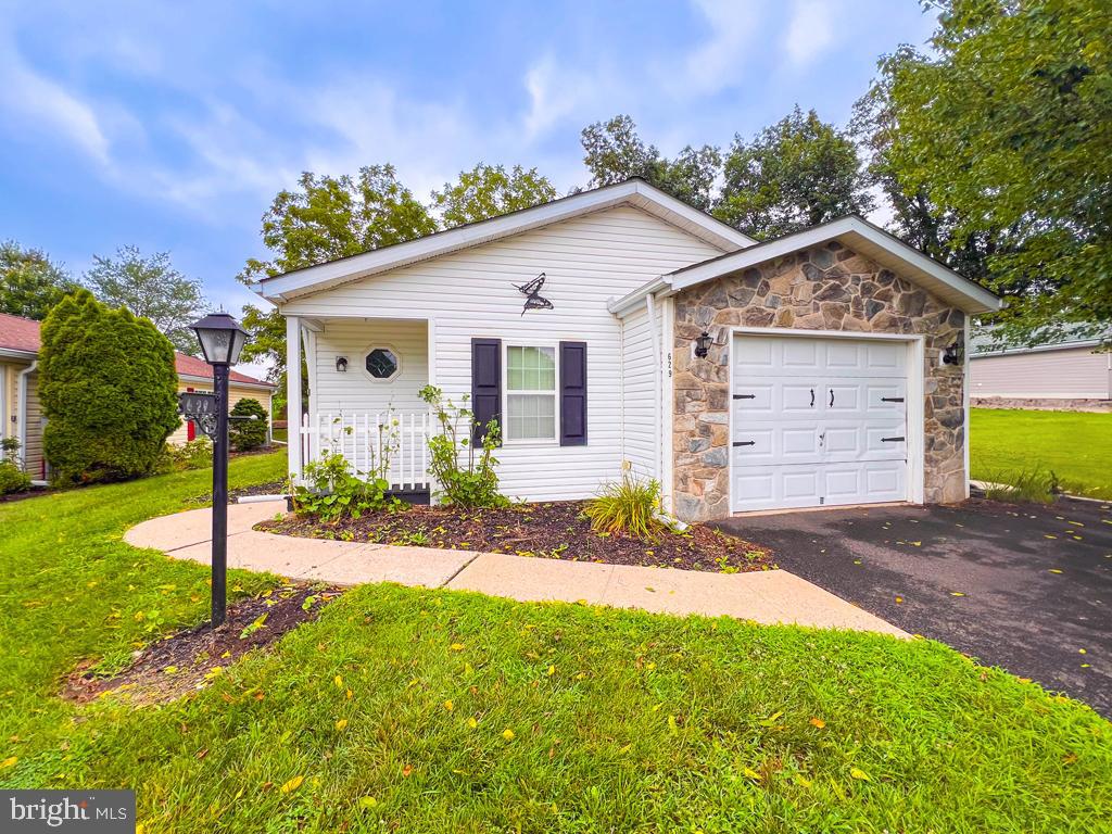 629 Sassafrass Court, New Hope