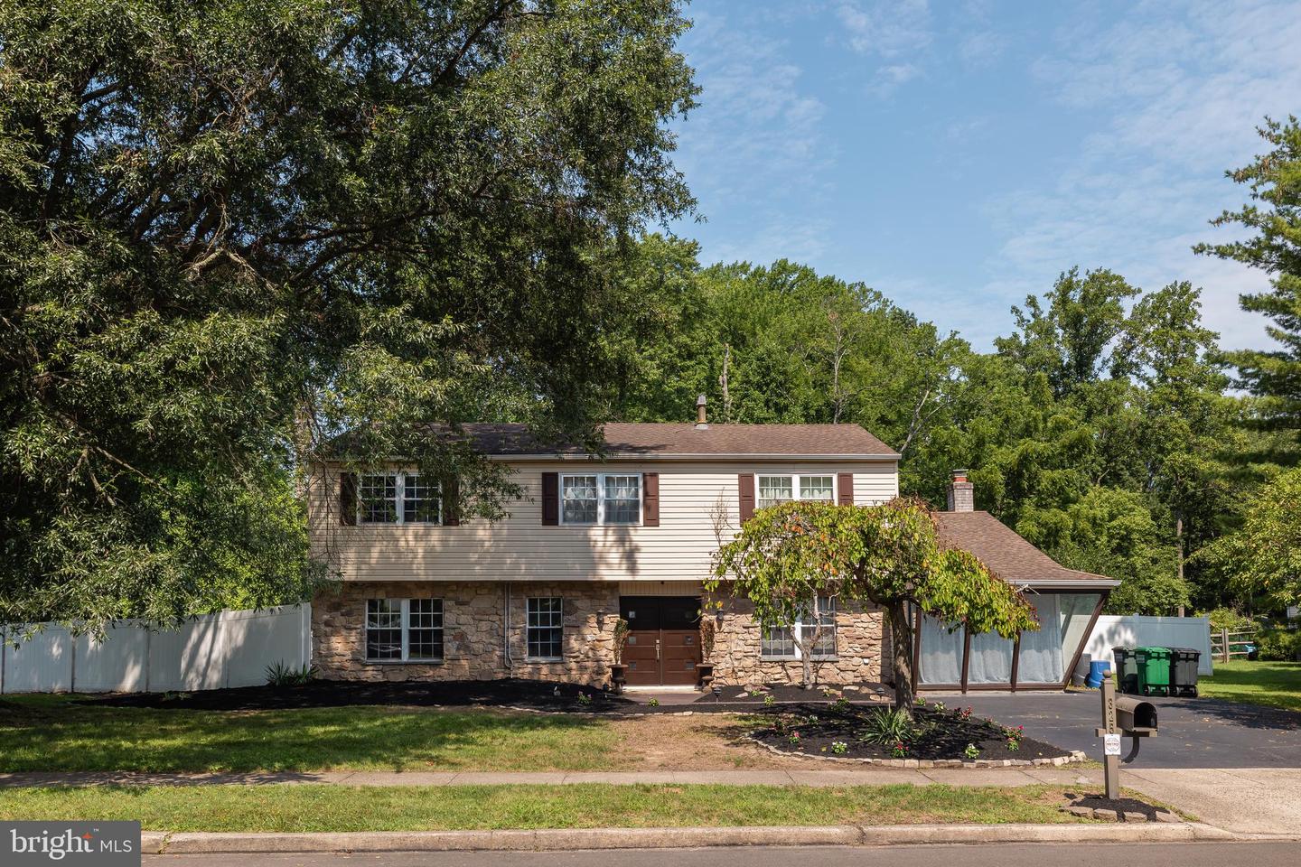 325 Toll Drive, Southampton