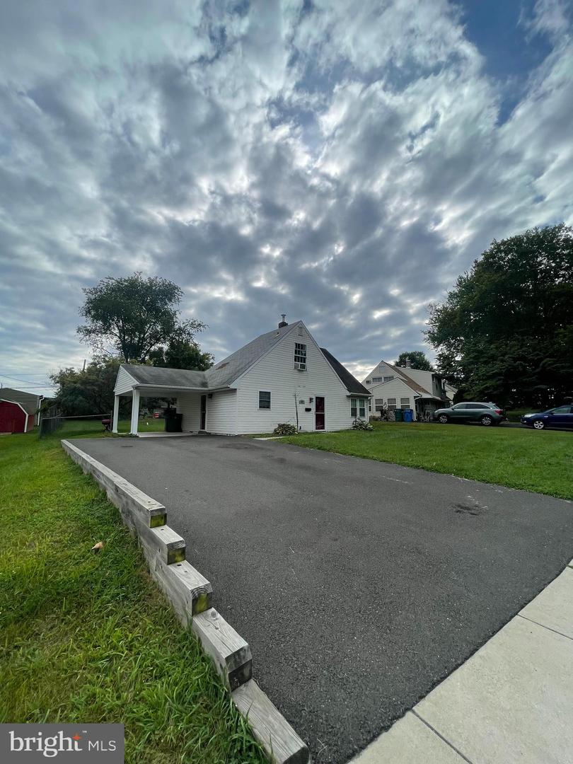 289 Holly Drive, Levittown