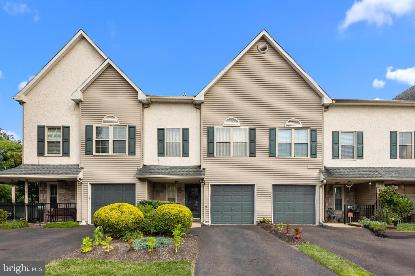 729 Dell Court, Southampton