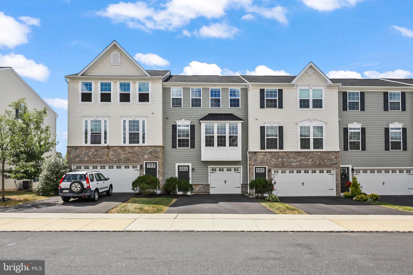 318 Pin Oak Lane, Perkasie