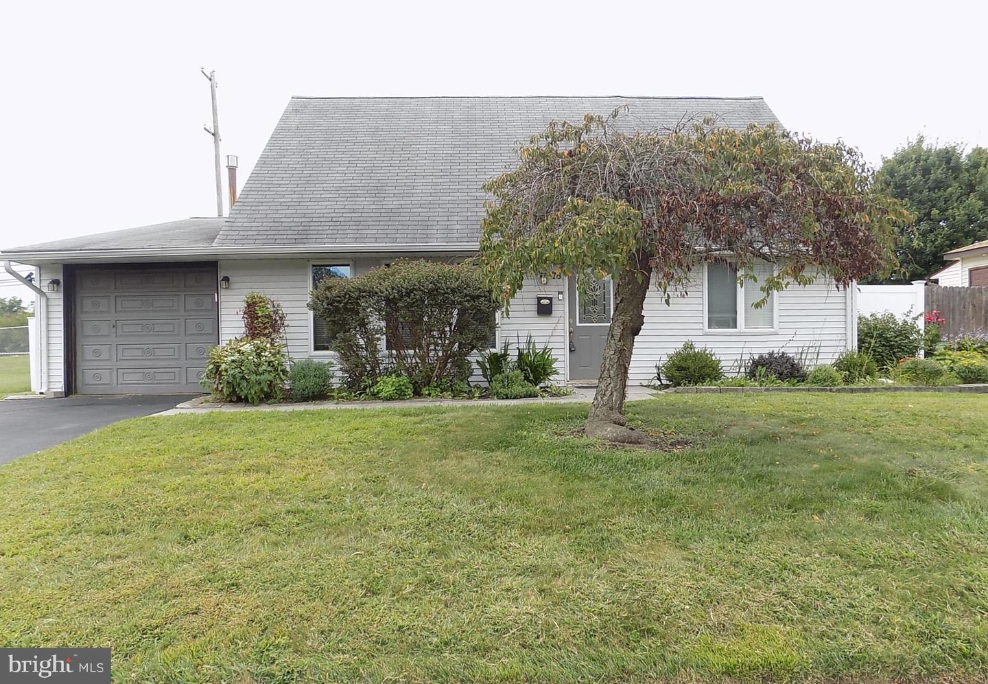 78 Harmony Road, Levittown