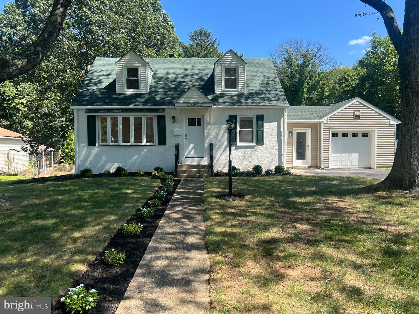 1081 Cherry Lane, Southampton