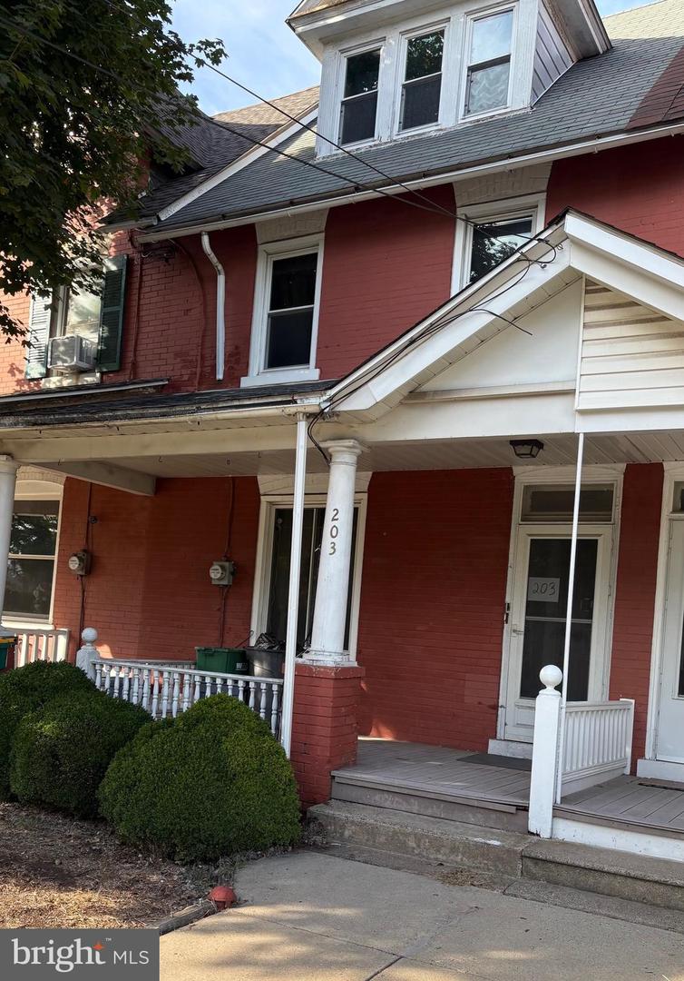 203 N Main St, Trumbauersville