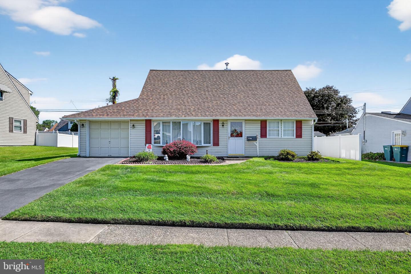 10 Hybrid Road, Levittown