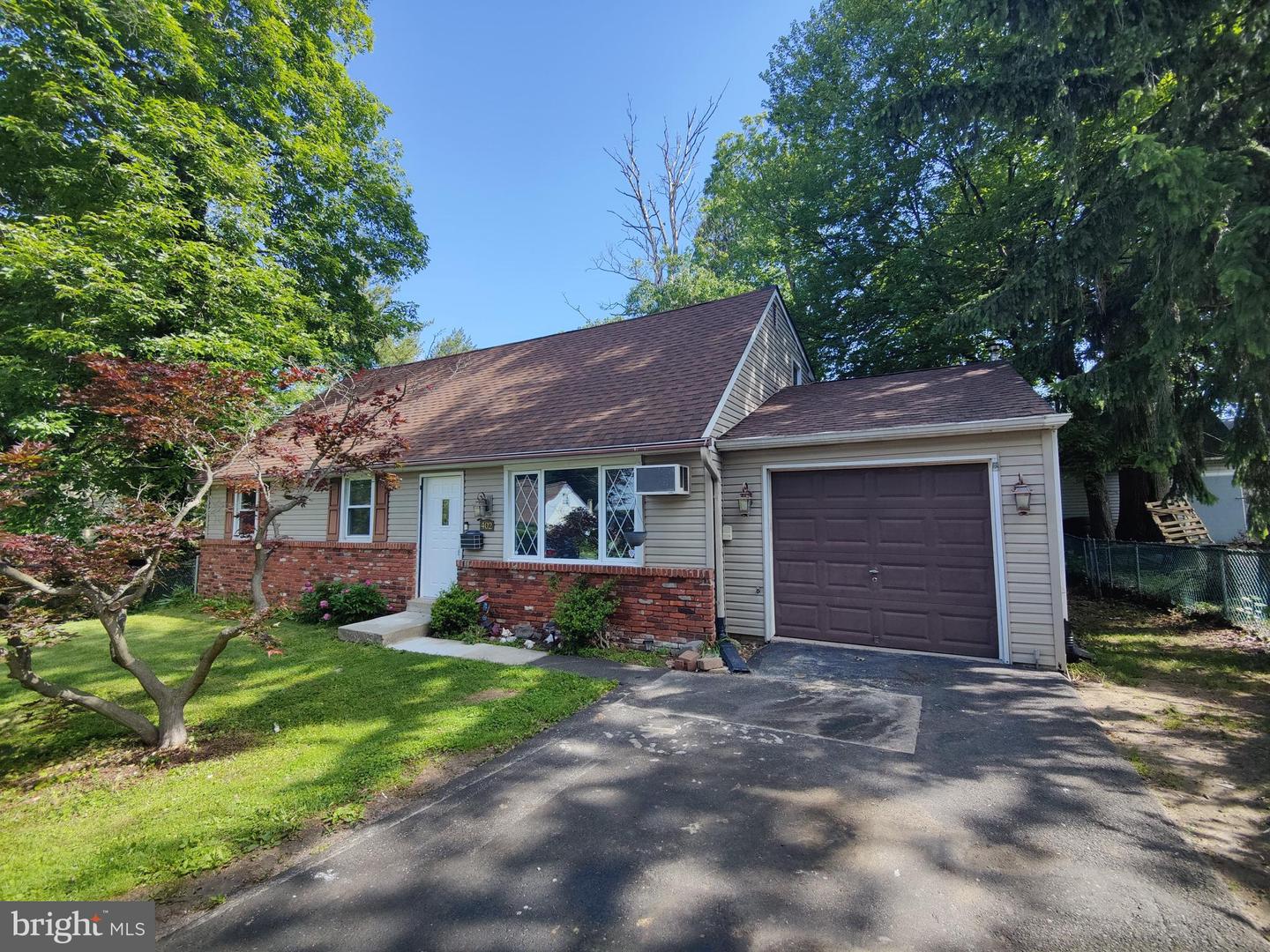 402 Larchwood Ave