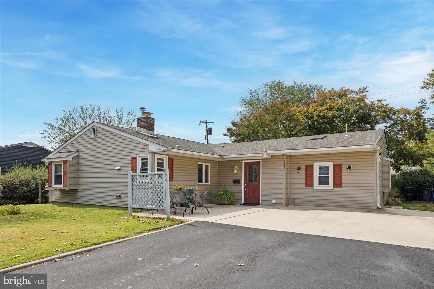 194 Willow Drive, Levittown