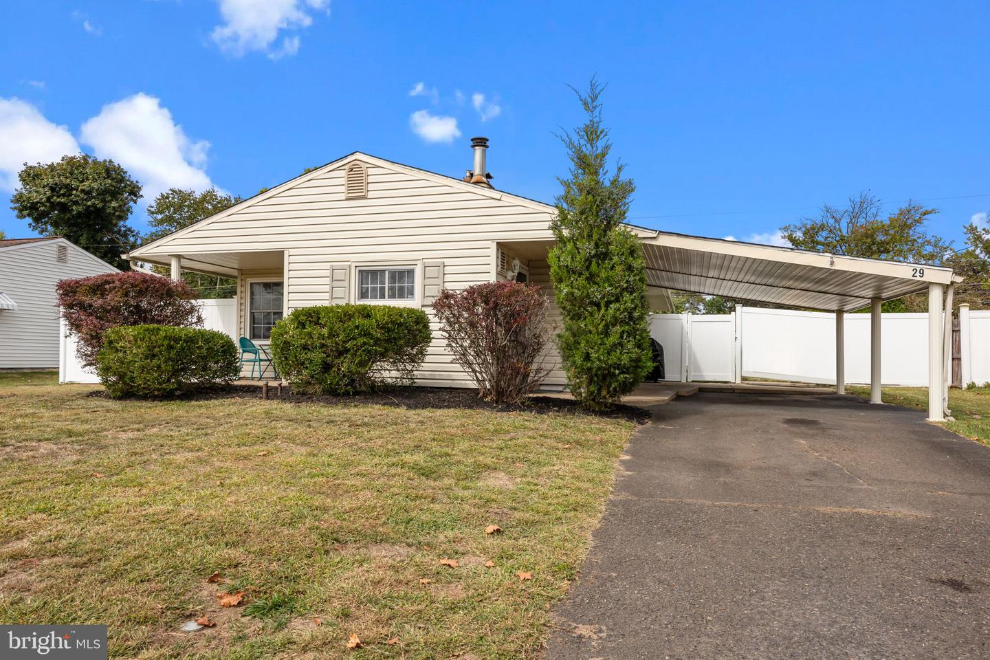 29 Ember Lane, Levittown