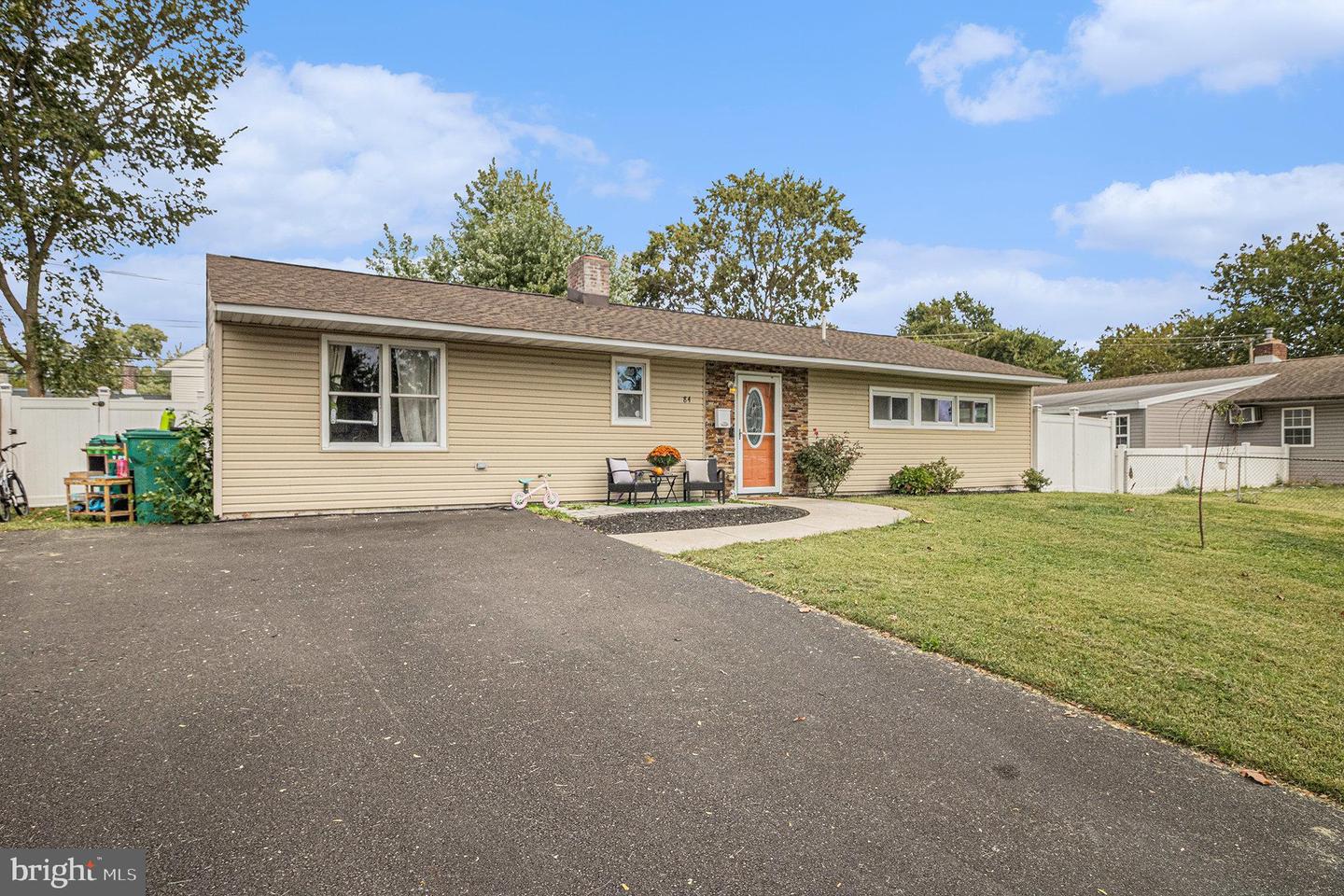 84 Daffodil Lane, Levittown
