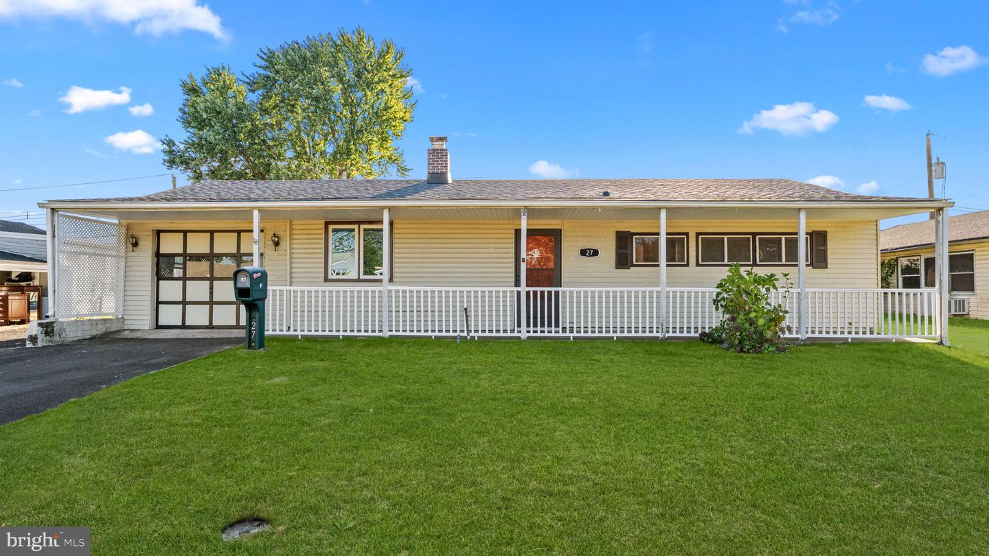 27 Good Lane, Levittown