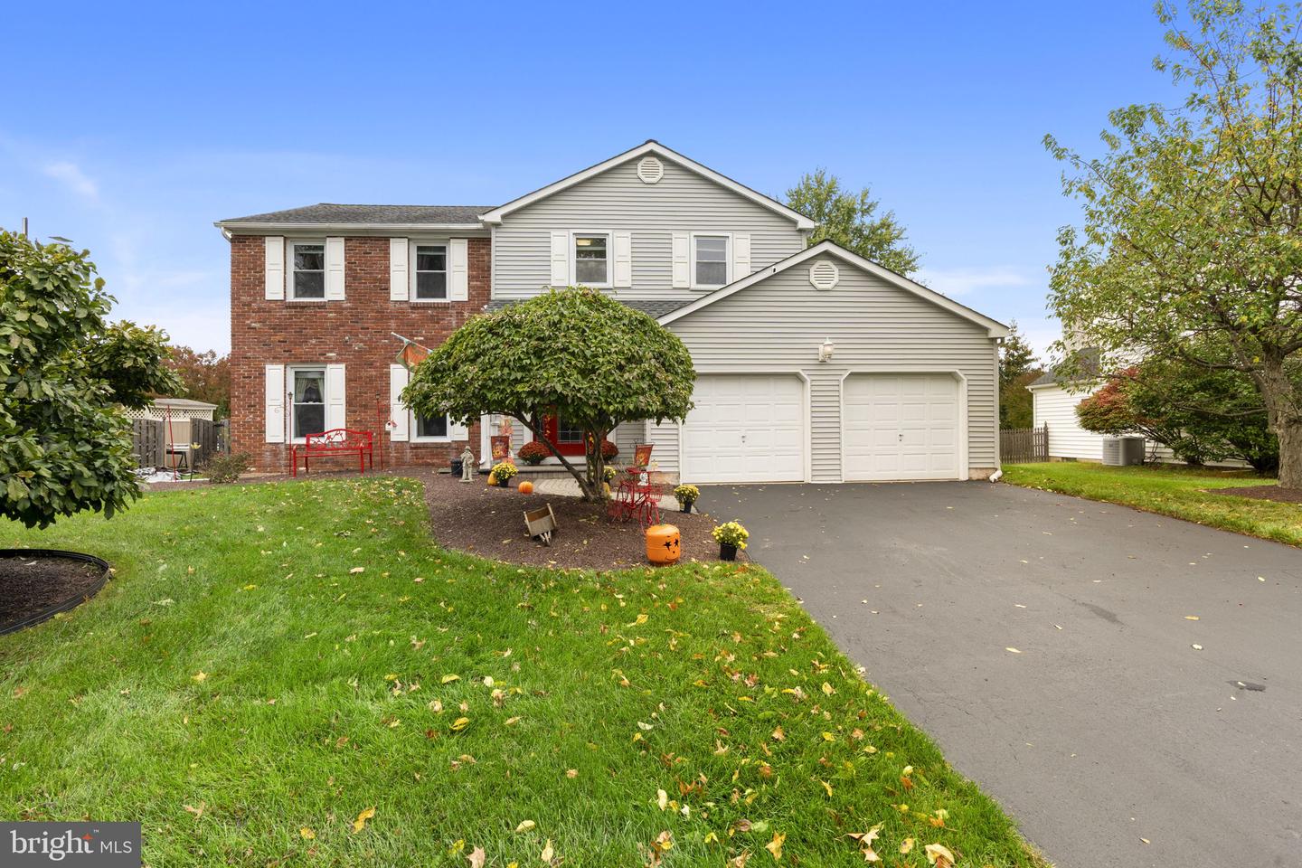258 Woodlake Drive, Southampton