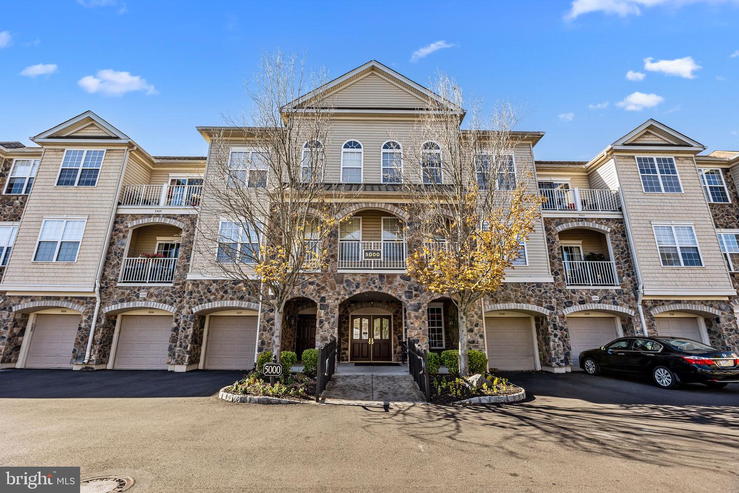 5302 Knox Court #5302, Warwick