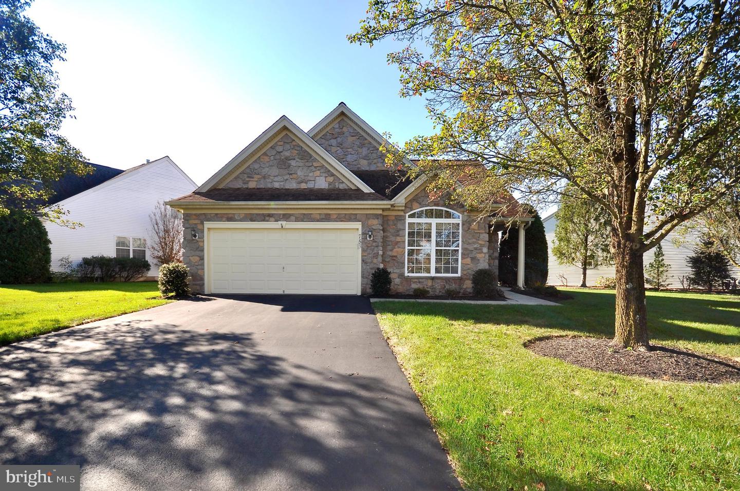 753 S Settlers Circle, Warrington