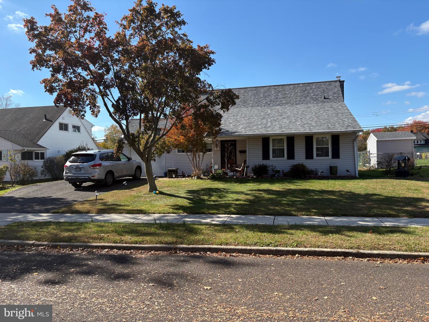 11 Dolphin Road, Levittown