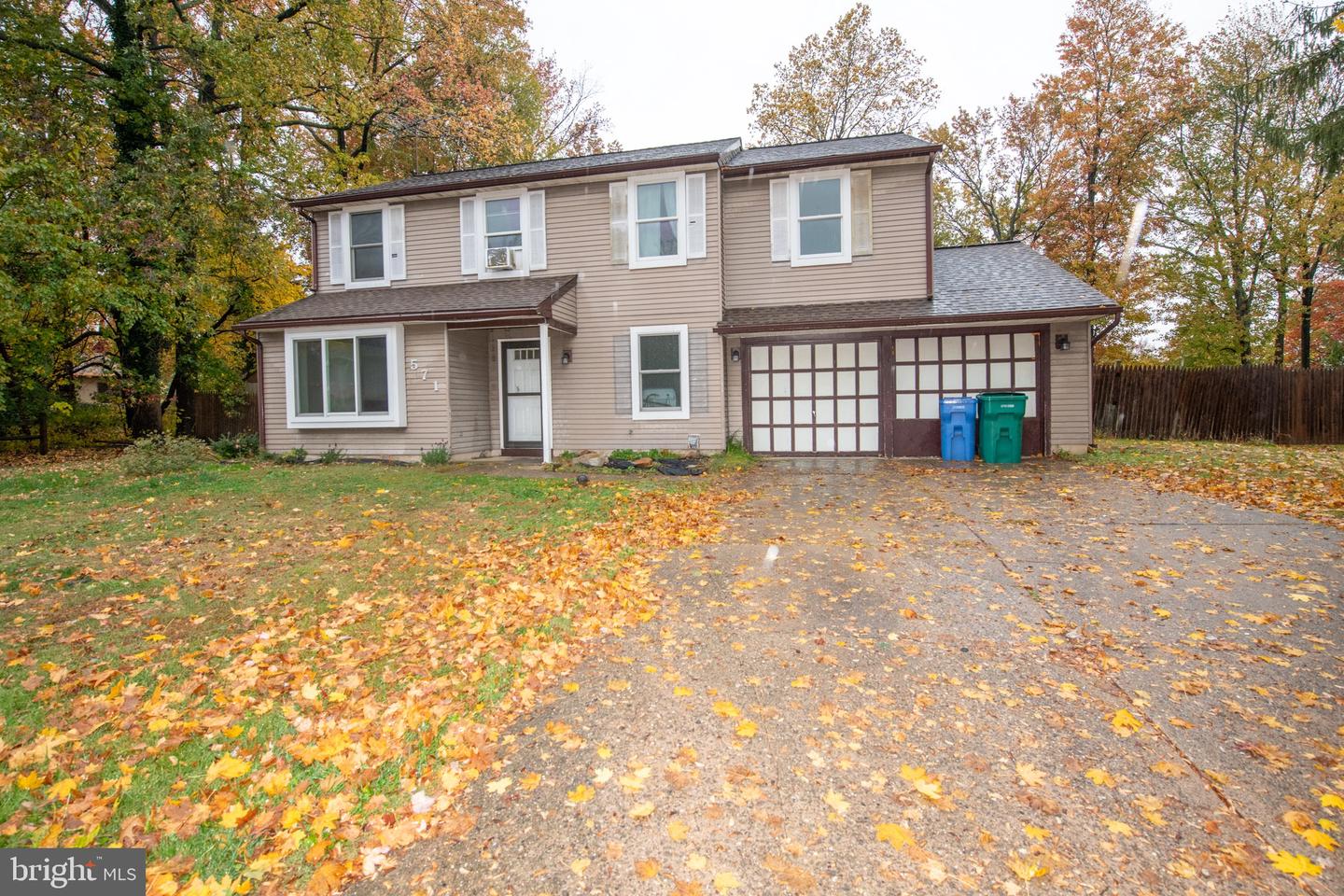 571 Fernwood Lane, Fairless Hills