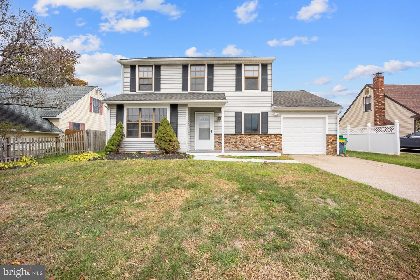 560 Fernwood Lane, Fairless Hills