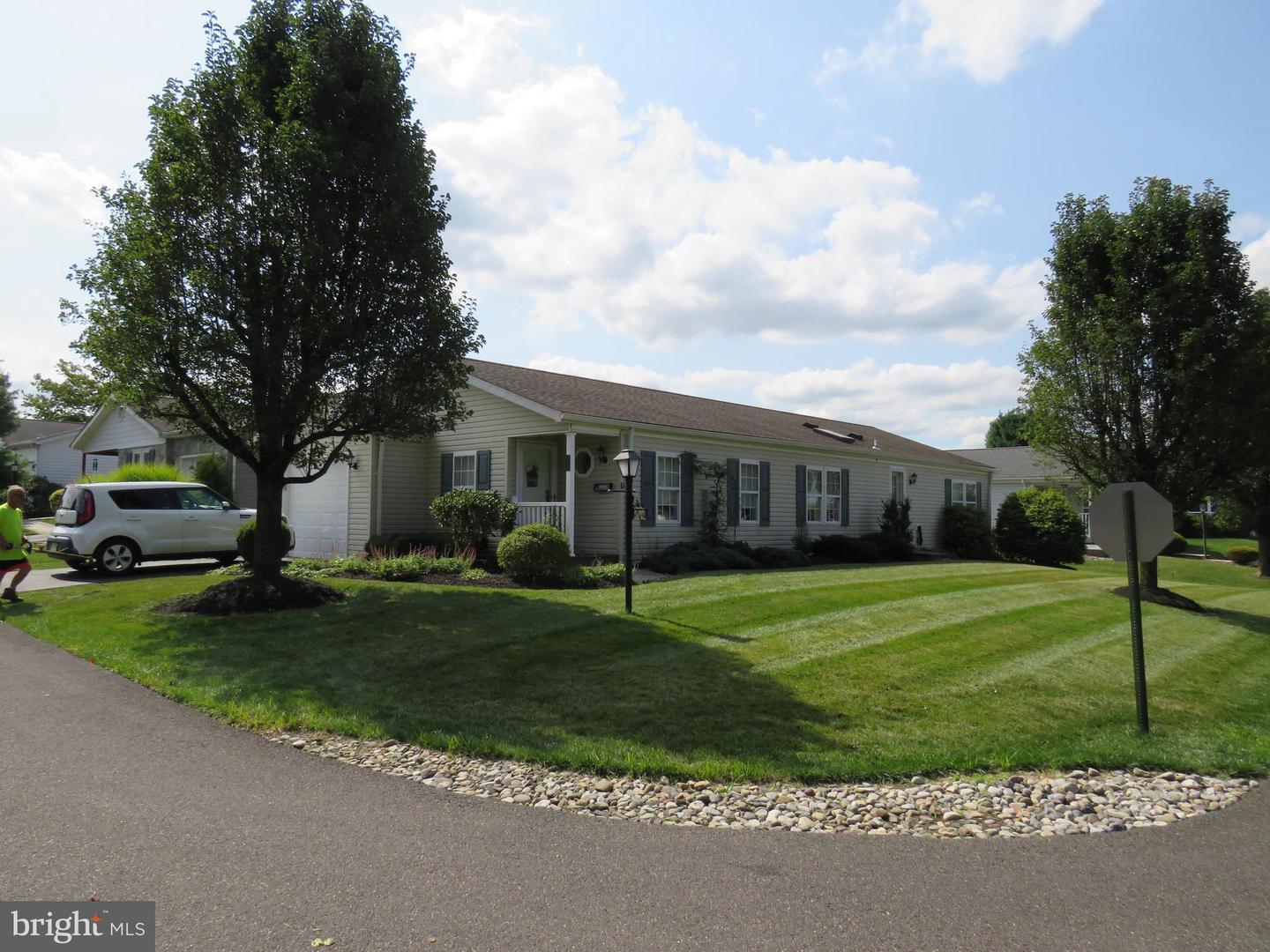 404 Thrush Court E, New Hope
