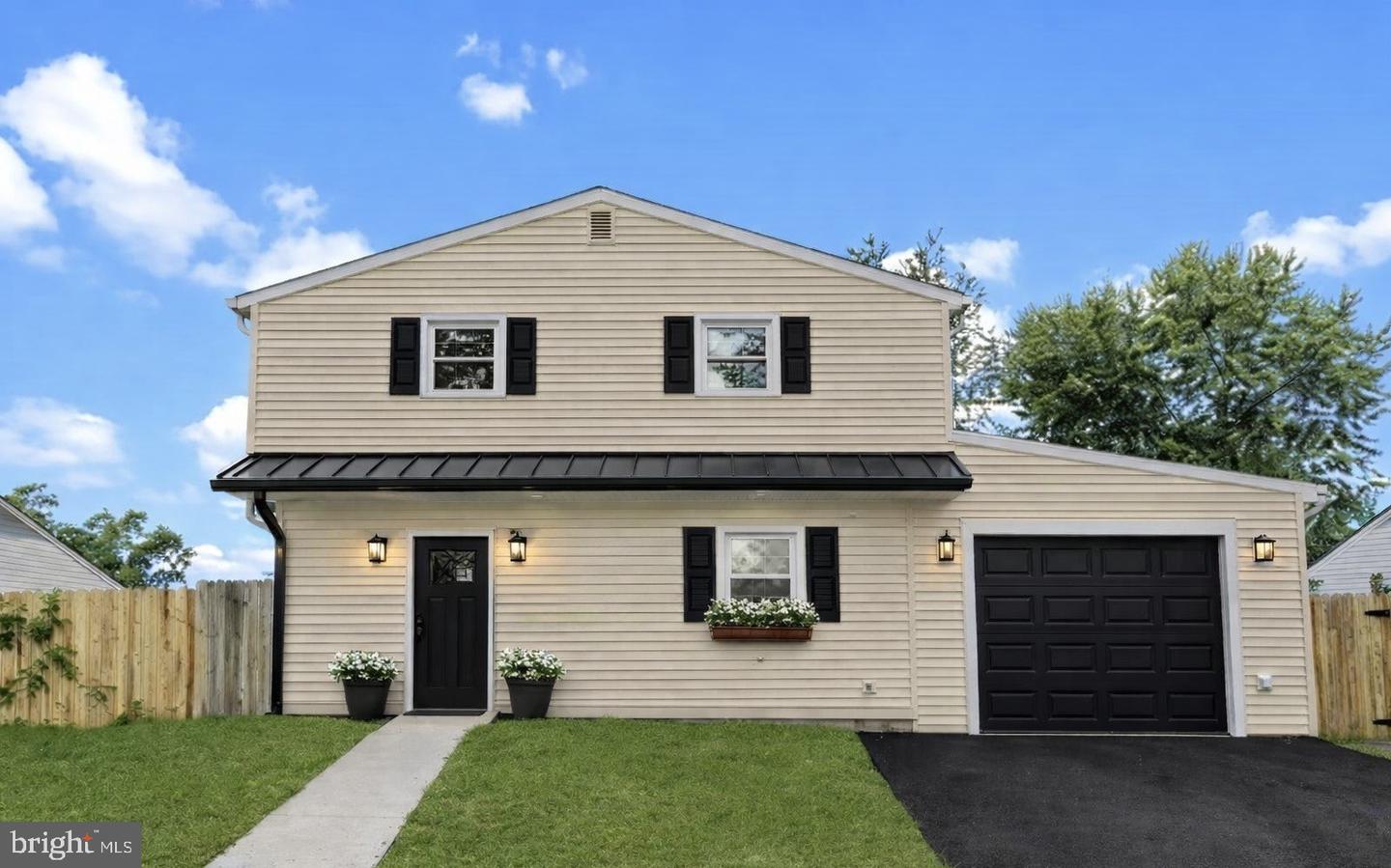 35 Thimbleberry Lane, Levittown