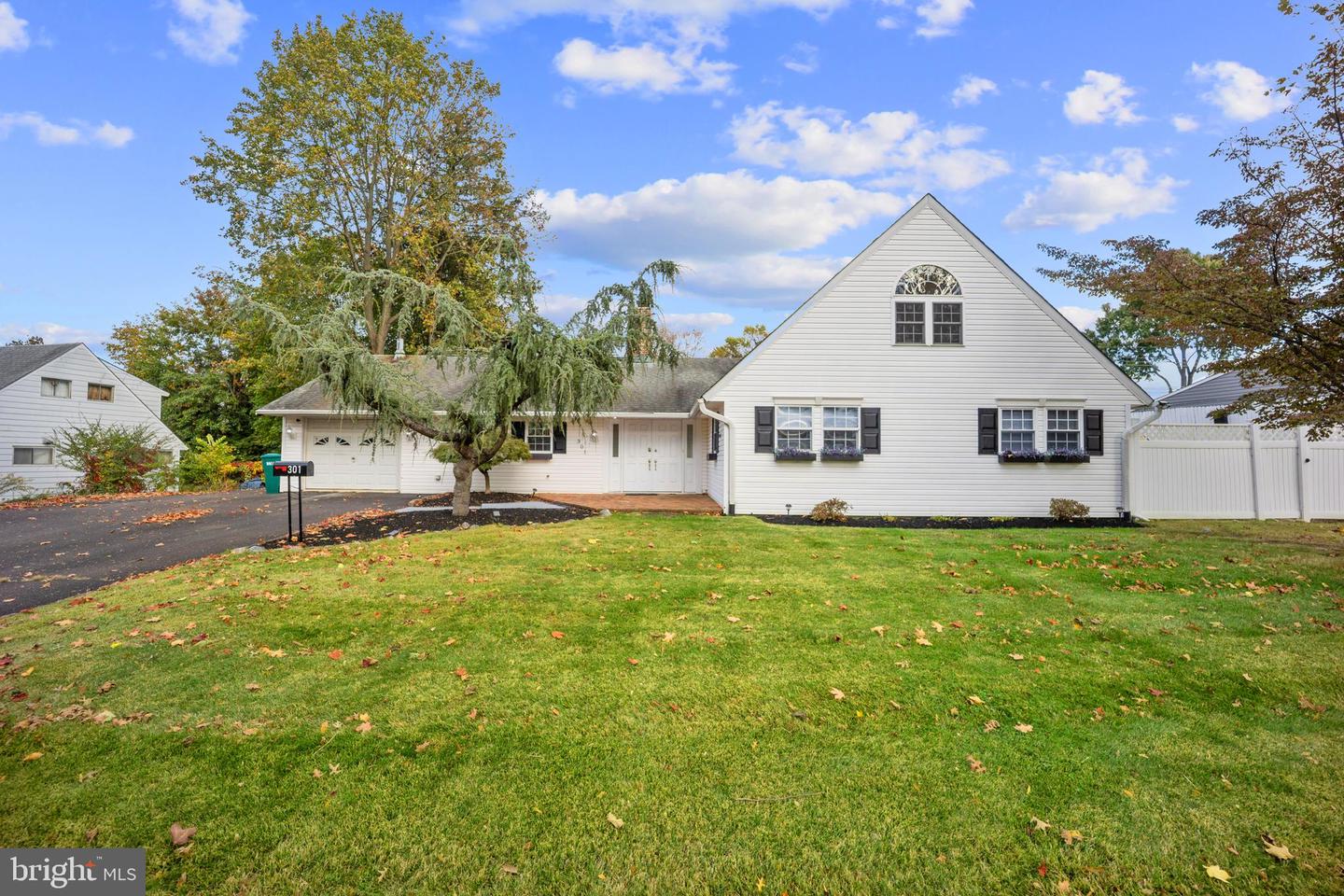 301 Snowball Drive, Levittown
