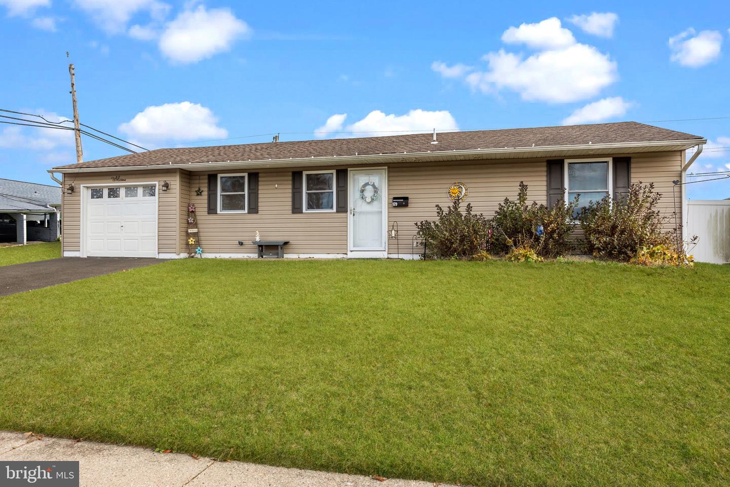 179 Crabtree Drive, Levittown