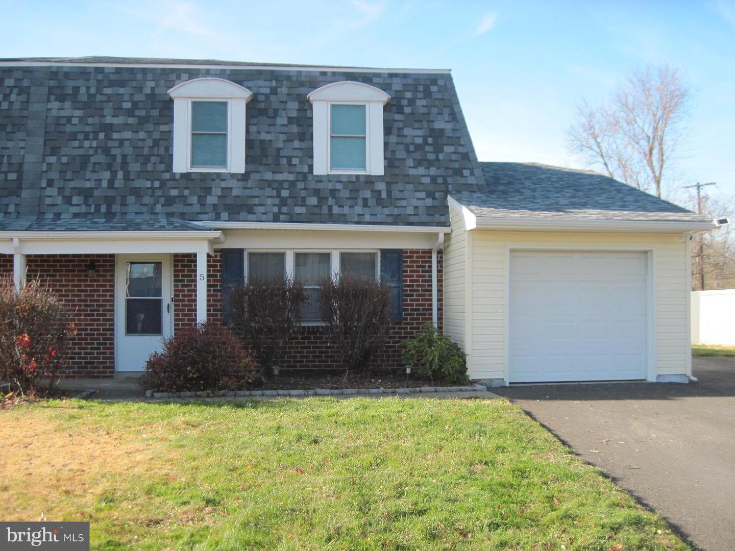 5 Essex Court, Quakertown