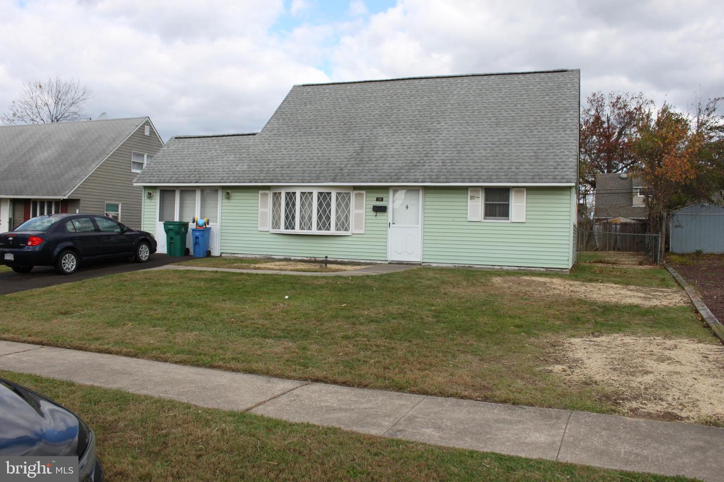 34 Misty Pine Road, Levittown