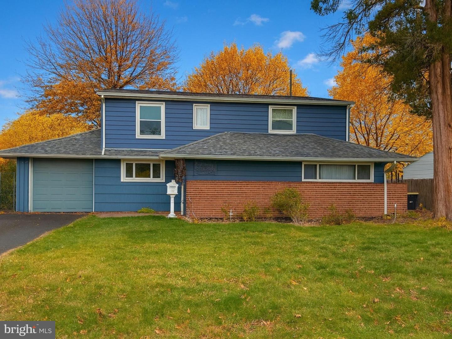 46 Hydrangea Road, Levittown