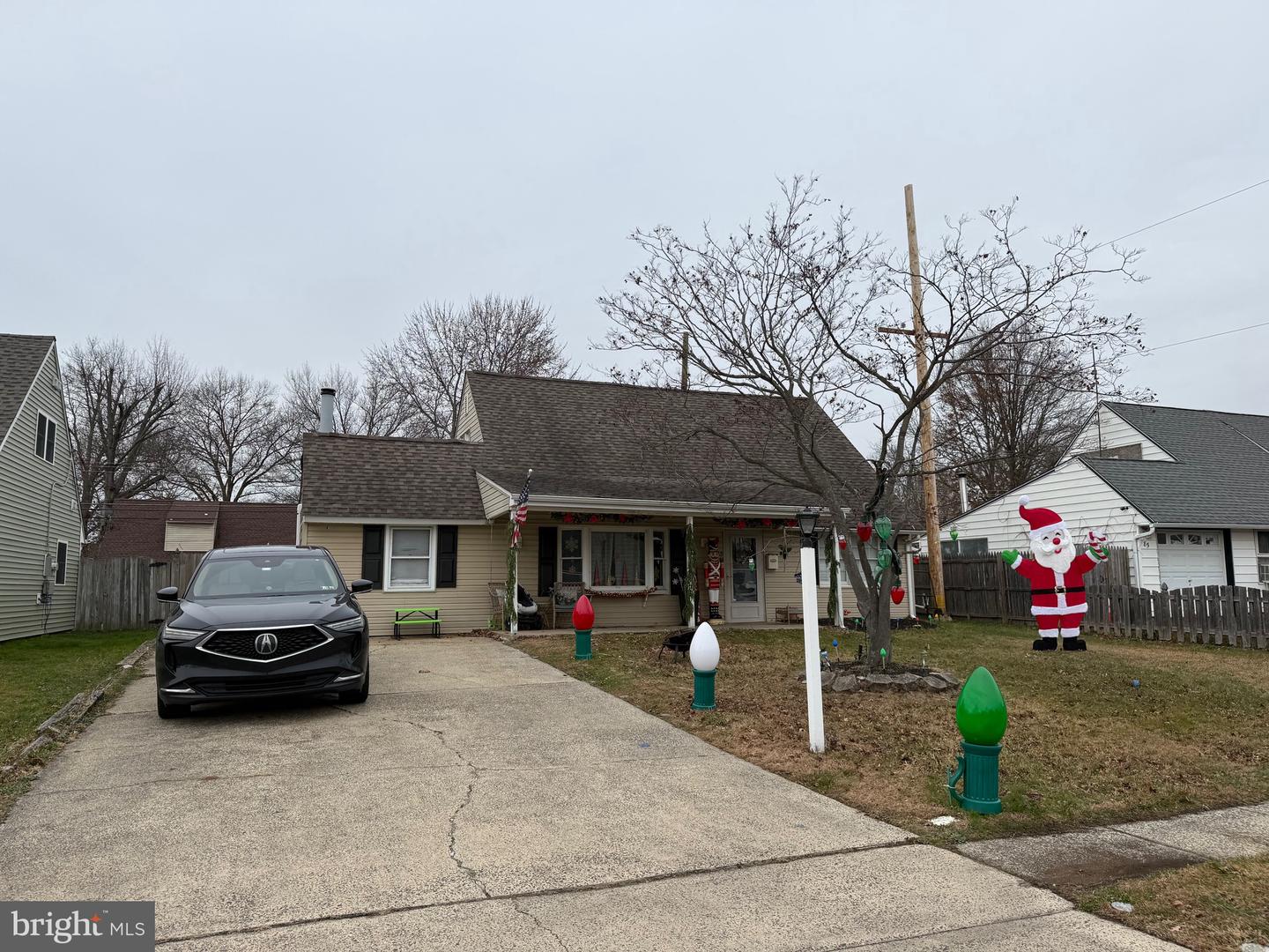 83 Indigo Road, Levittown
