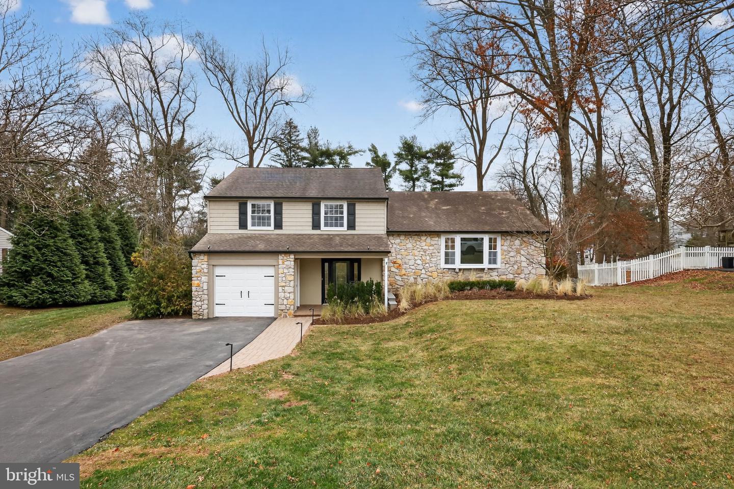36 Hickory Drive, Southampton