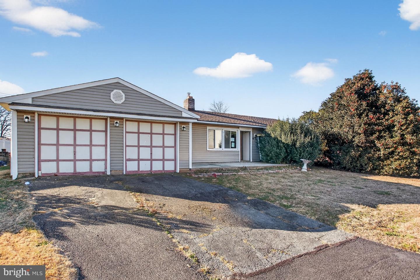 6 Field Lane, Levittown
