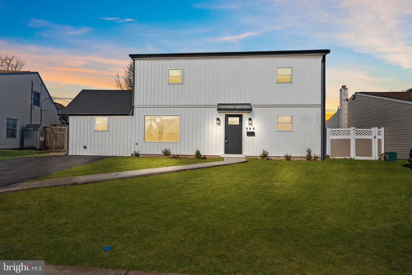 261 Northpark Drive, Levittown
