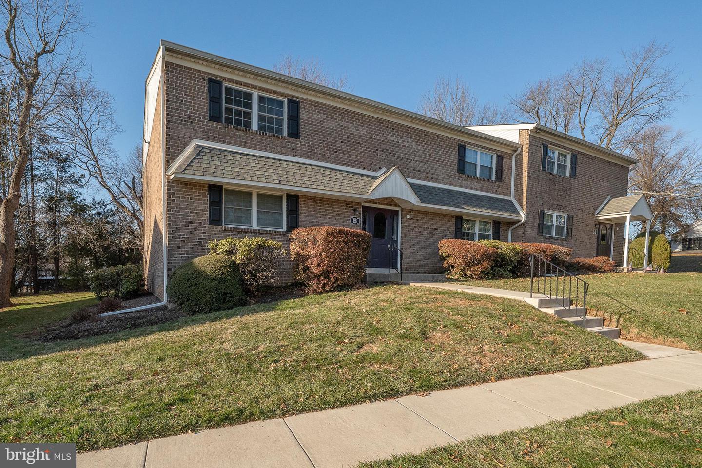 203 Hampton Crossing #203b, Southampton