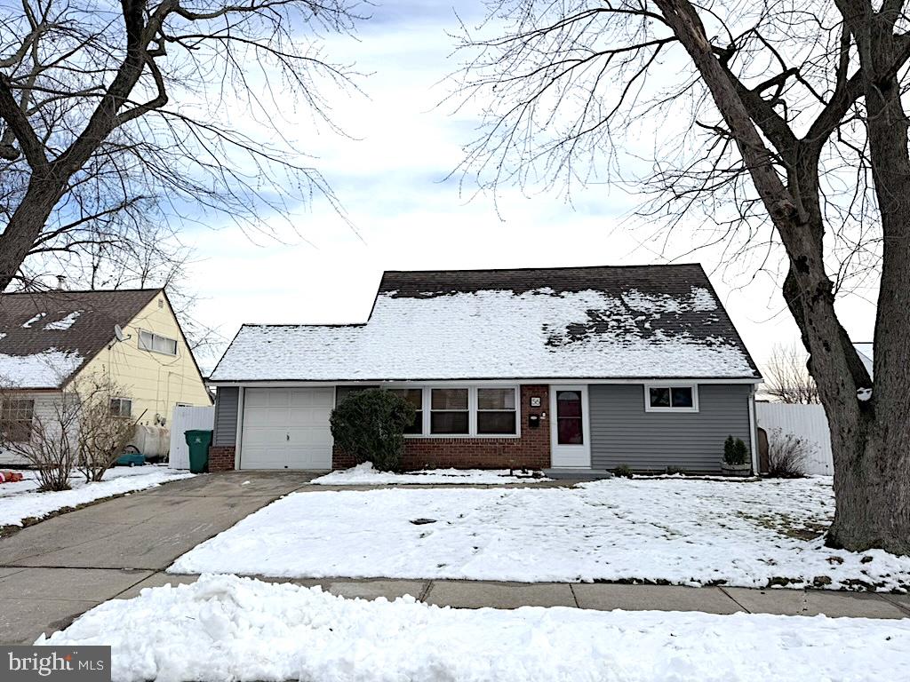 56 Indian Red Road, Levittown