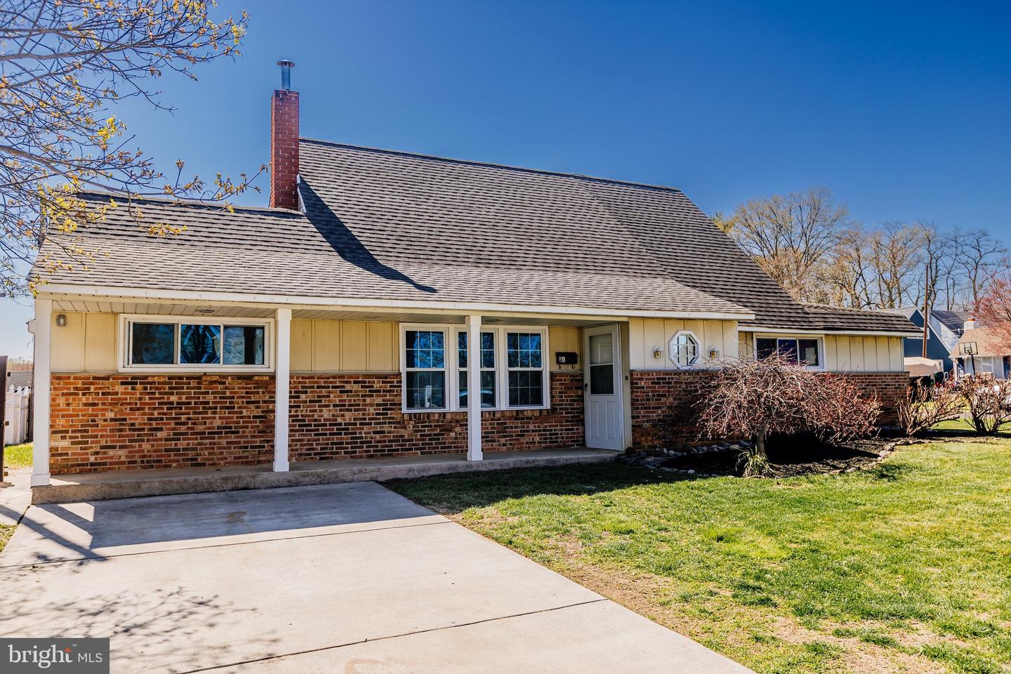 21 Velvet Lane, Levittown