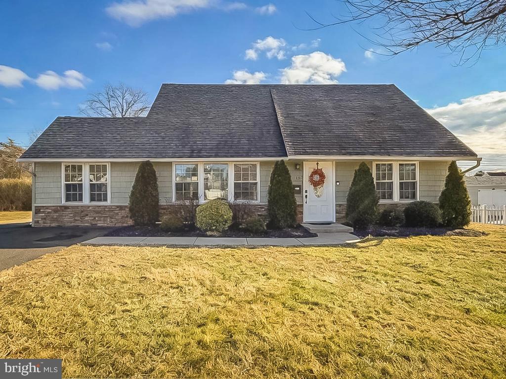 18 Jump Hill Road, Levittown