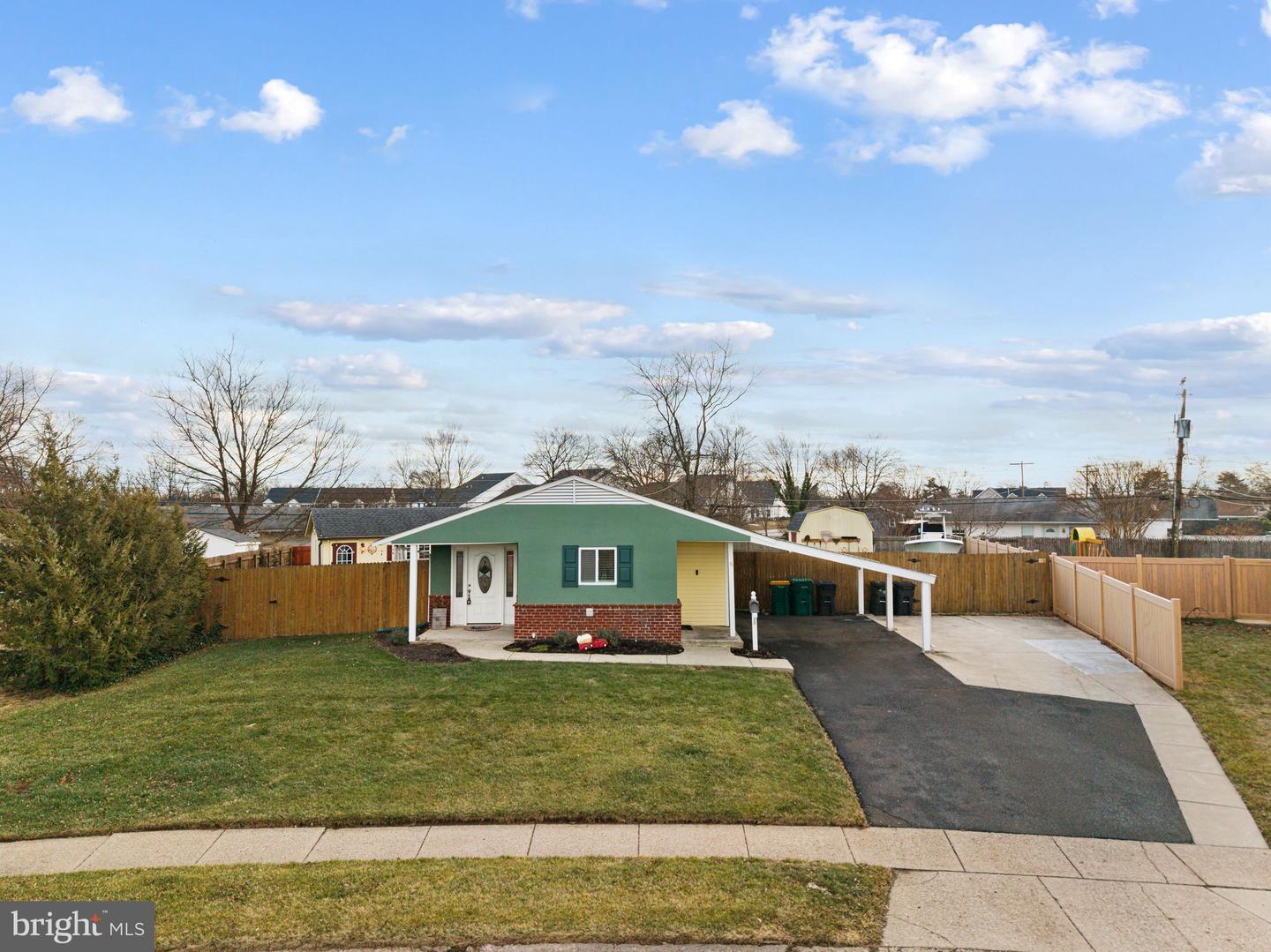 5 Glenwood Lane, Levittown