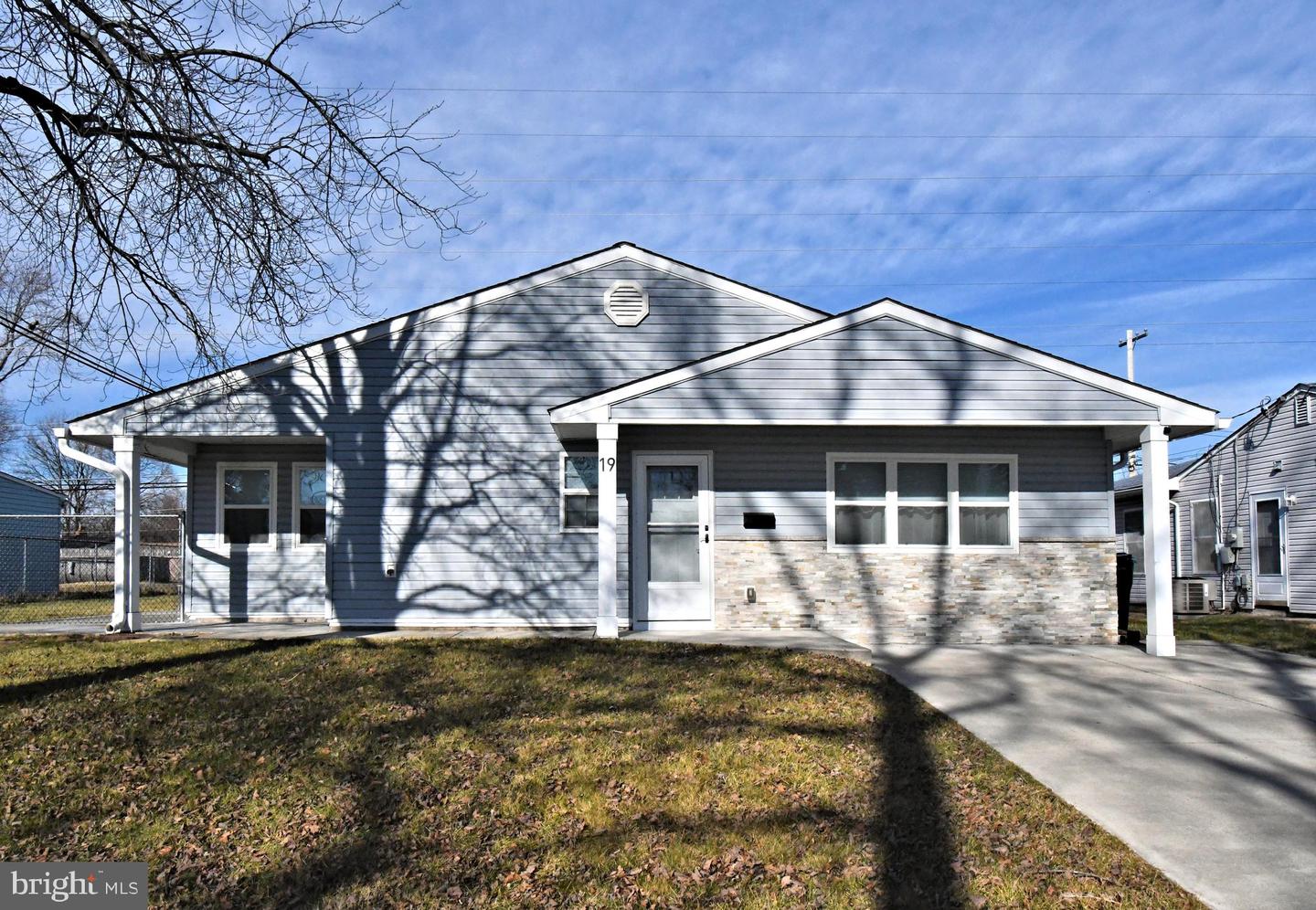 19 Walnut Lane, Levittown