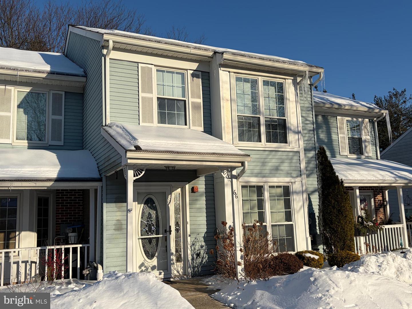 66 Fair Oaks Ct, Newtown