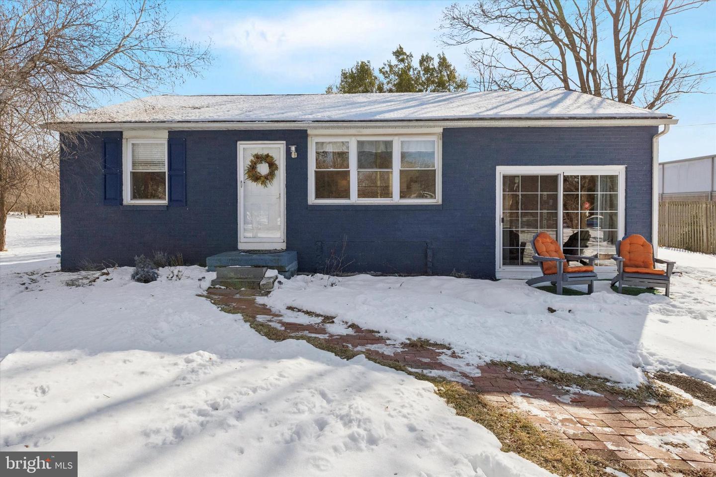 15 Maple Avenue, Line Lexington