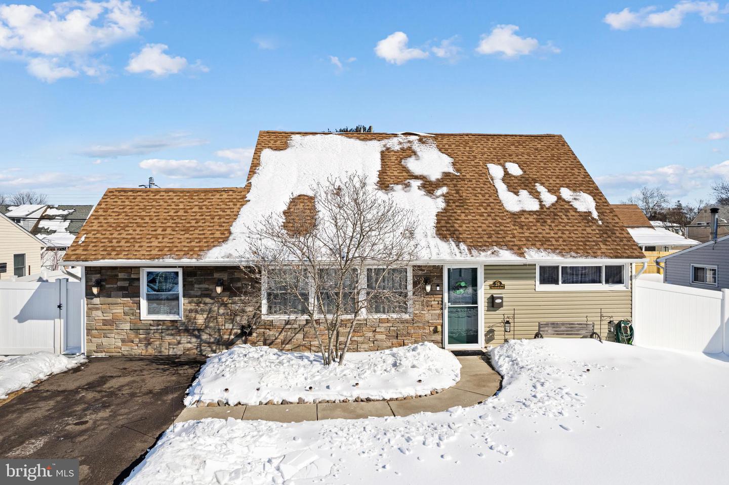 28 Macintosh Road, Levittown
