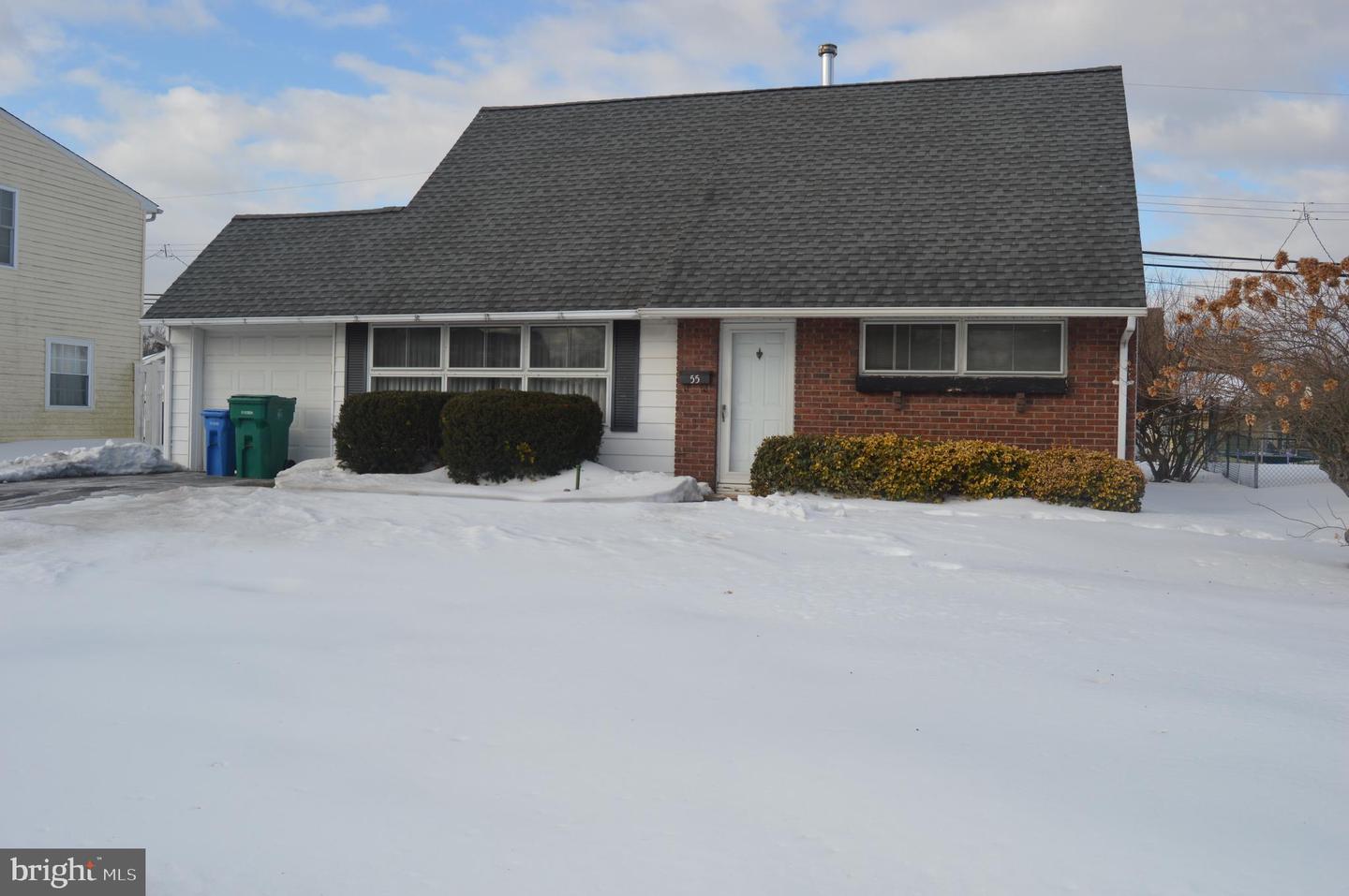 55 Kindle Lane, Levittown