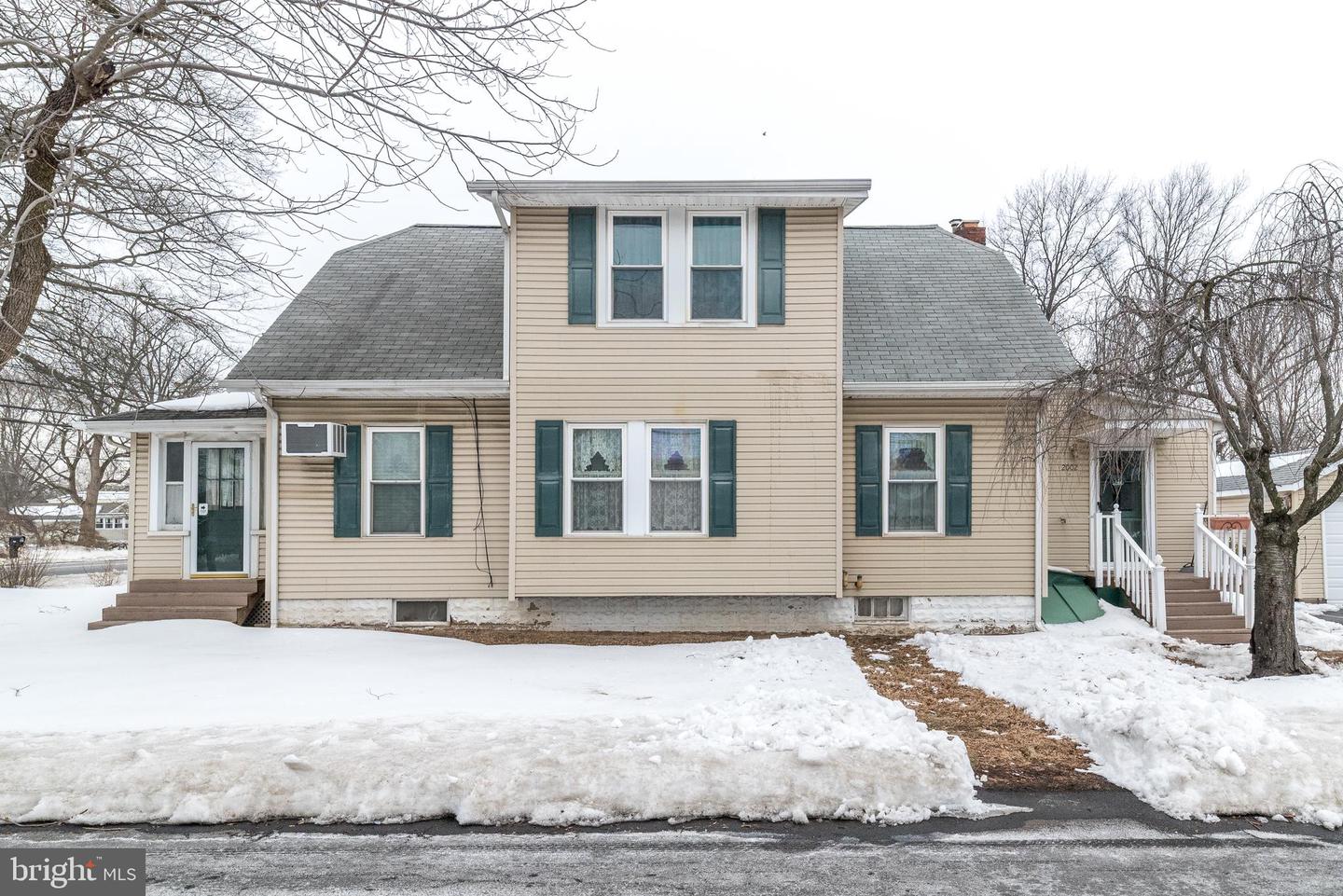 2002 Edgely Road, Levittown